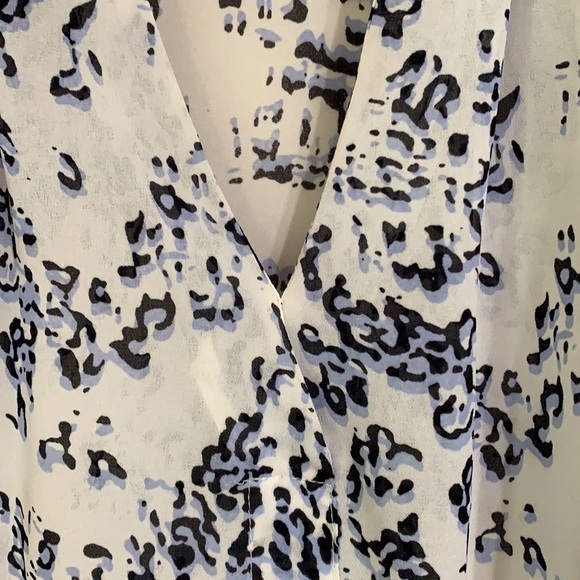 Rose & Olive | animal print sleeveless top - Picture 3 of 10